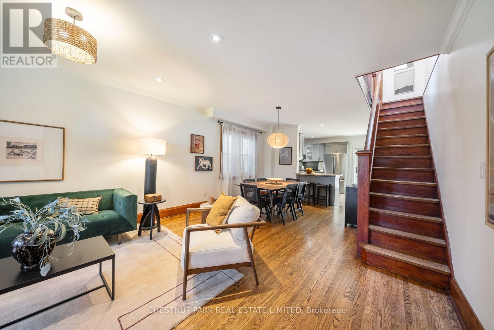 266 Queensdale Avenue, Toronto, Ontario  M4C 2B2 - Photo 5 - E13537532