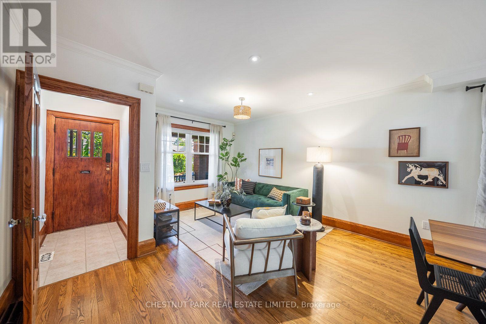 266 Queensdale Avenue, Toronto, Ontario  M4C 2B2 - Photo 6 - E13537532
