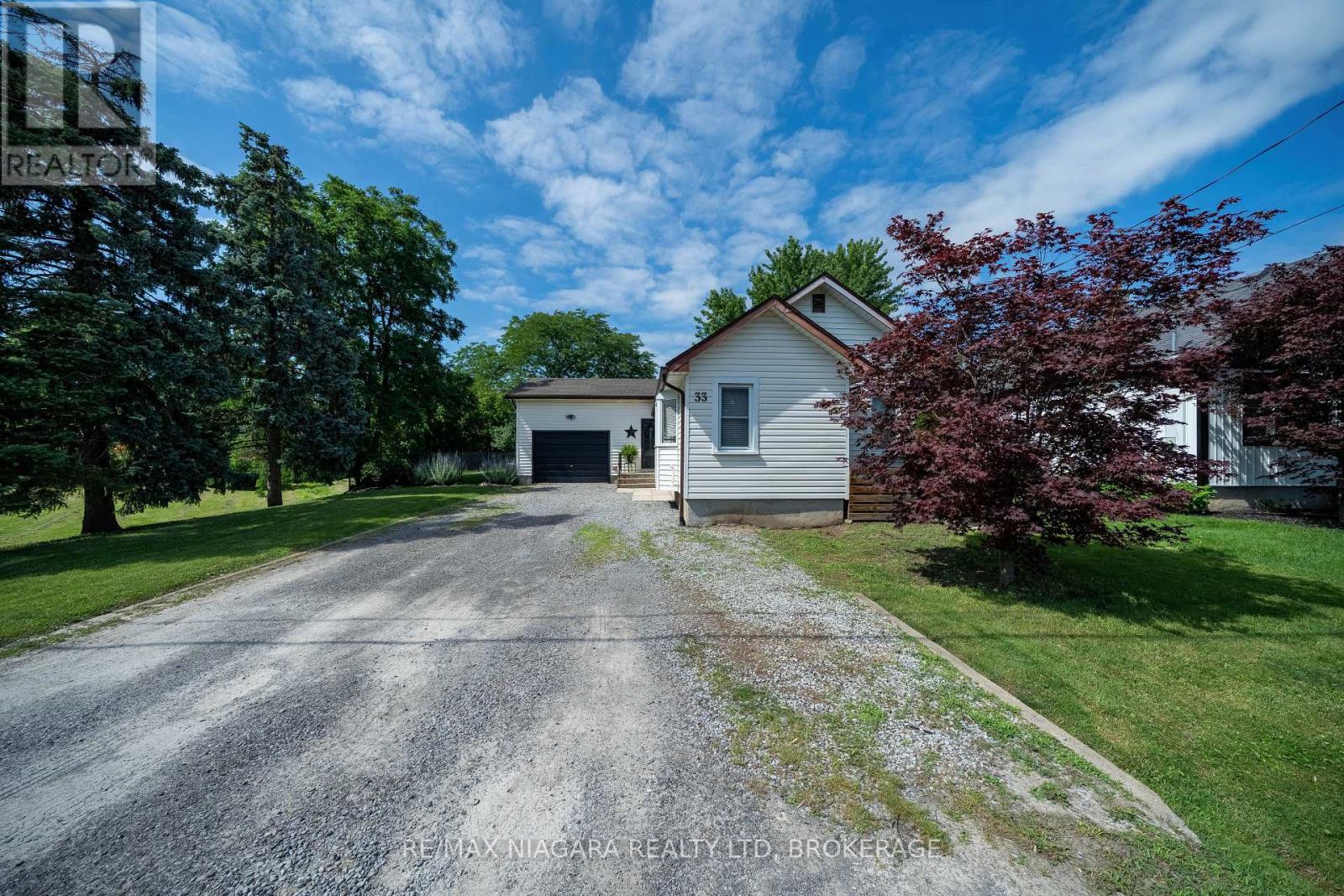 33 Bloomfield Avenue, St. Catharines, Ontario  L2P 1X2 - Photo 2 - X13537322