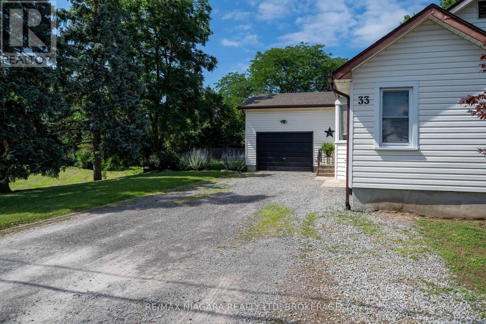 33 Bloomfield Avenue, St. Catharines, Ontario  L2P 1X2 - Photo 3 - X13537322