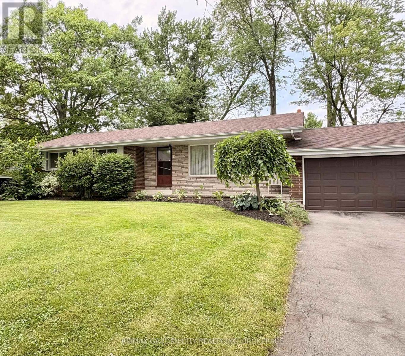 51 BACON LANE, Pelham (Fonthill)