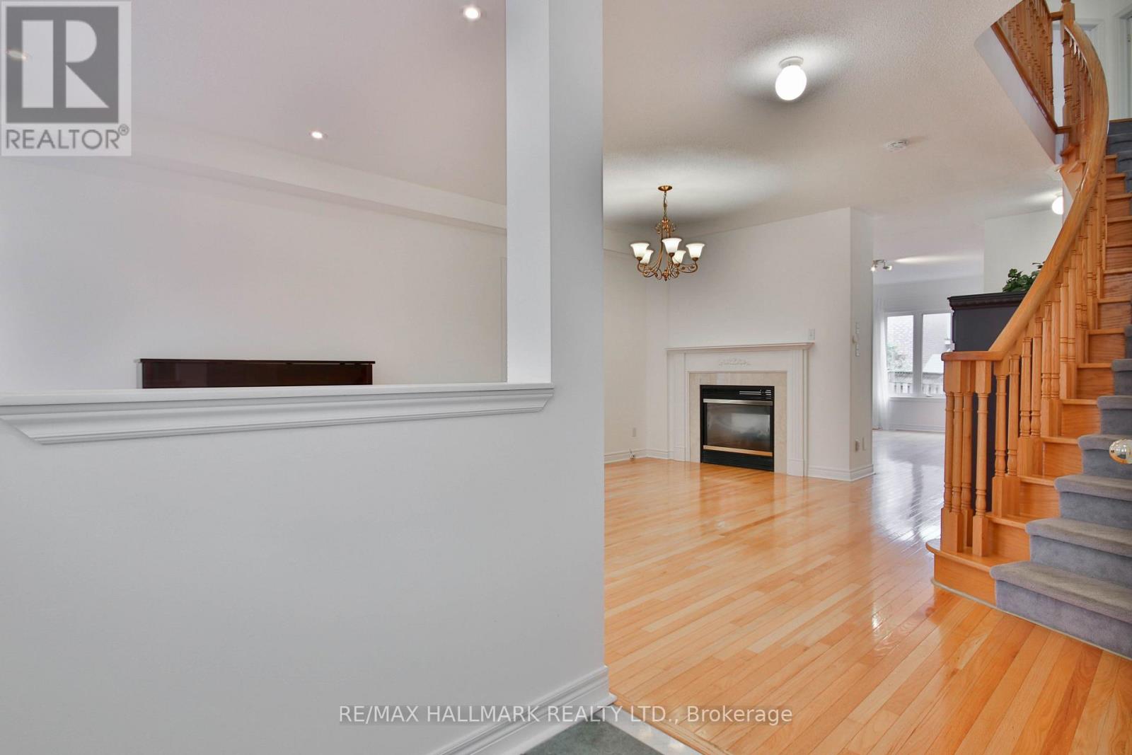 15 Briarglen Road, Markham, Ontario  L6C 2K5 - Photo 4 - N13537522