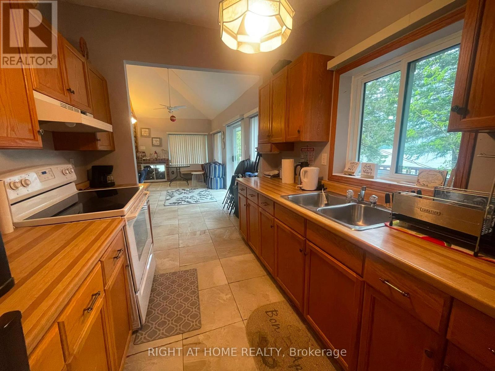 5470 Penetanguishene Road, Springwater, Ontario  L0L 1P0 - Photo 17 - S13537462
