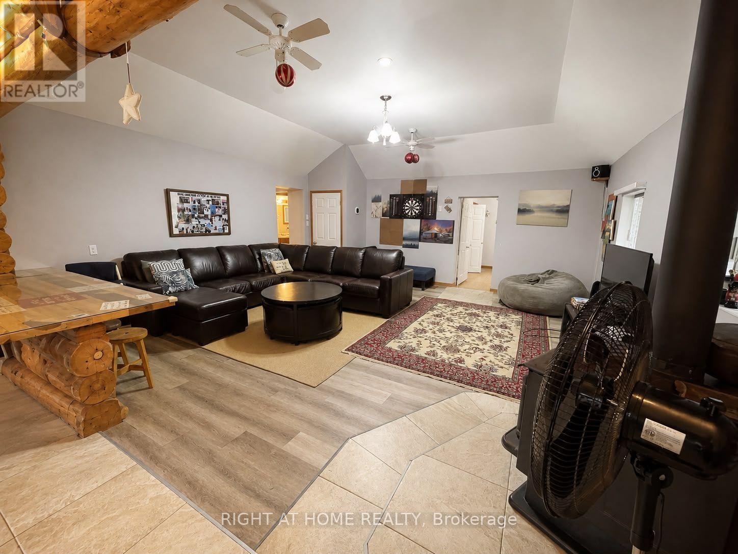 5470 Penetanguishene Road, Springwater, Ontario  L0L 1P0 - Photo 3 - S13537462