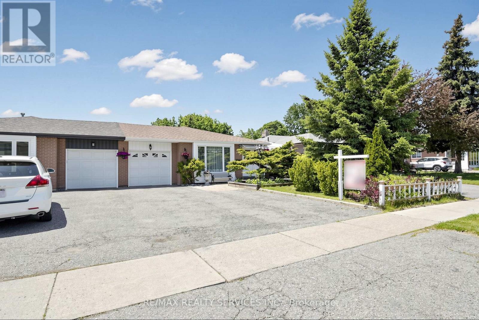 36 Glenvale Boulevard, Brampton, Ontario  L6S 1J1 - Photo 2 - W13537406