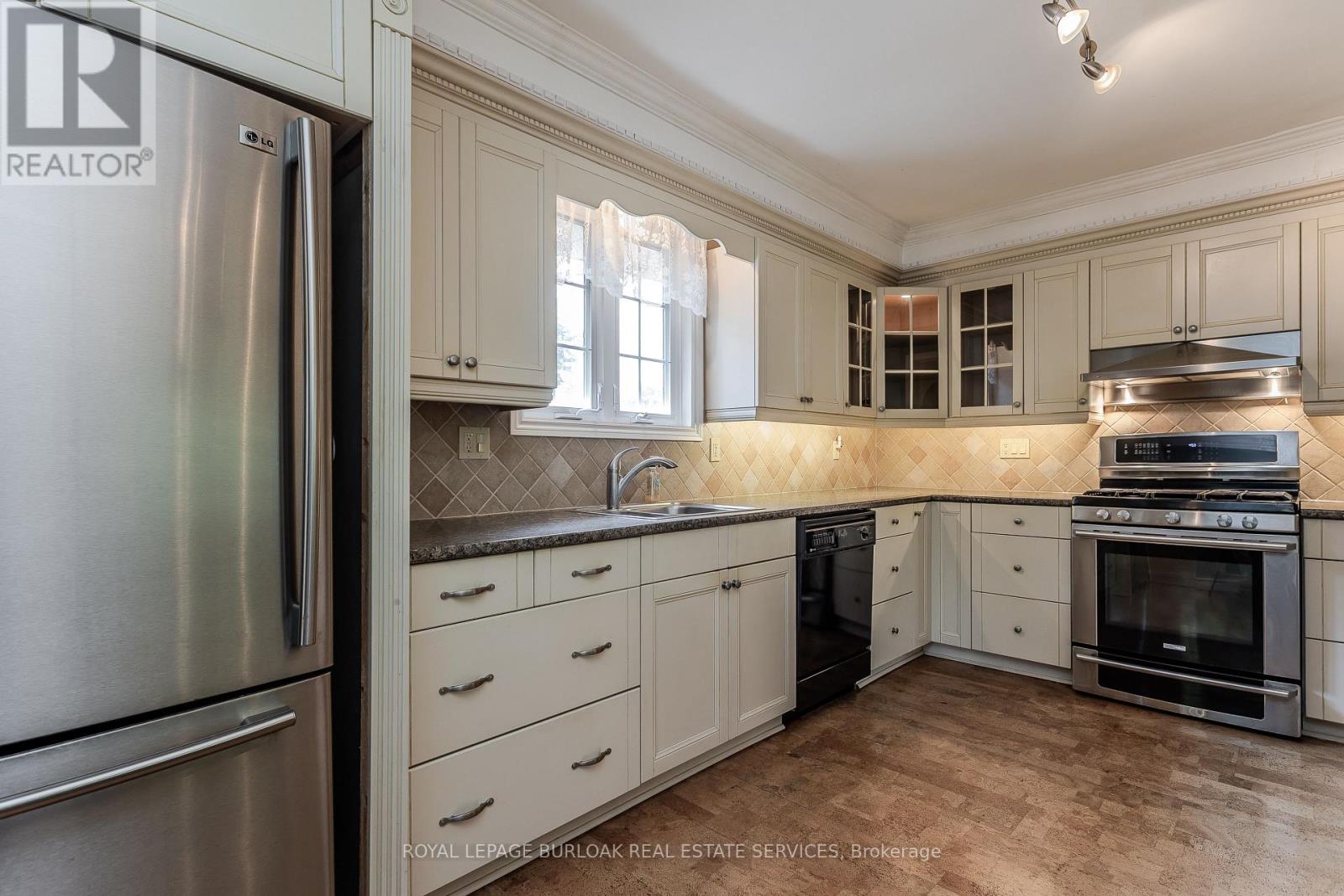 342 Bryant Crescent, Burlington, Ontario  L7L 3Z5 - Photo 16 - W13537488