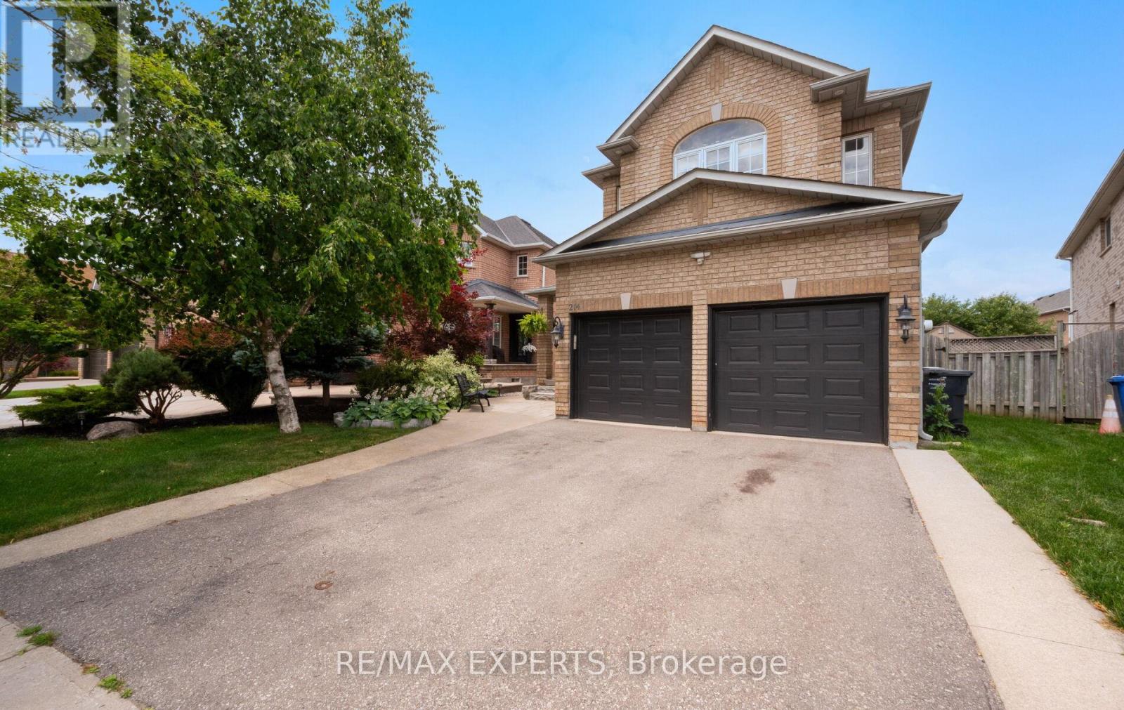 214 Waterbury Street, Caledon, Ontario  L7E 2H9 - Photo 2 - W13537568