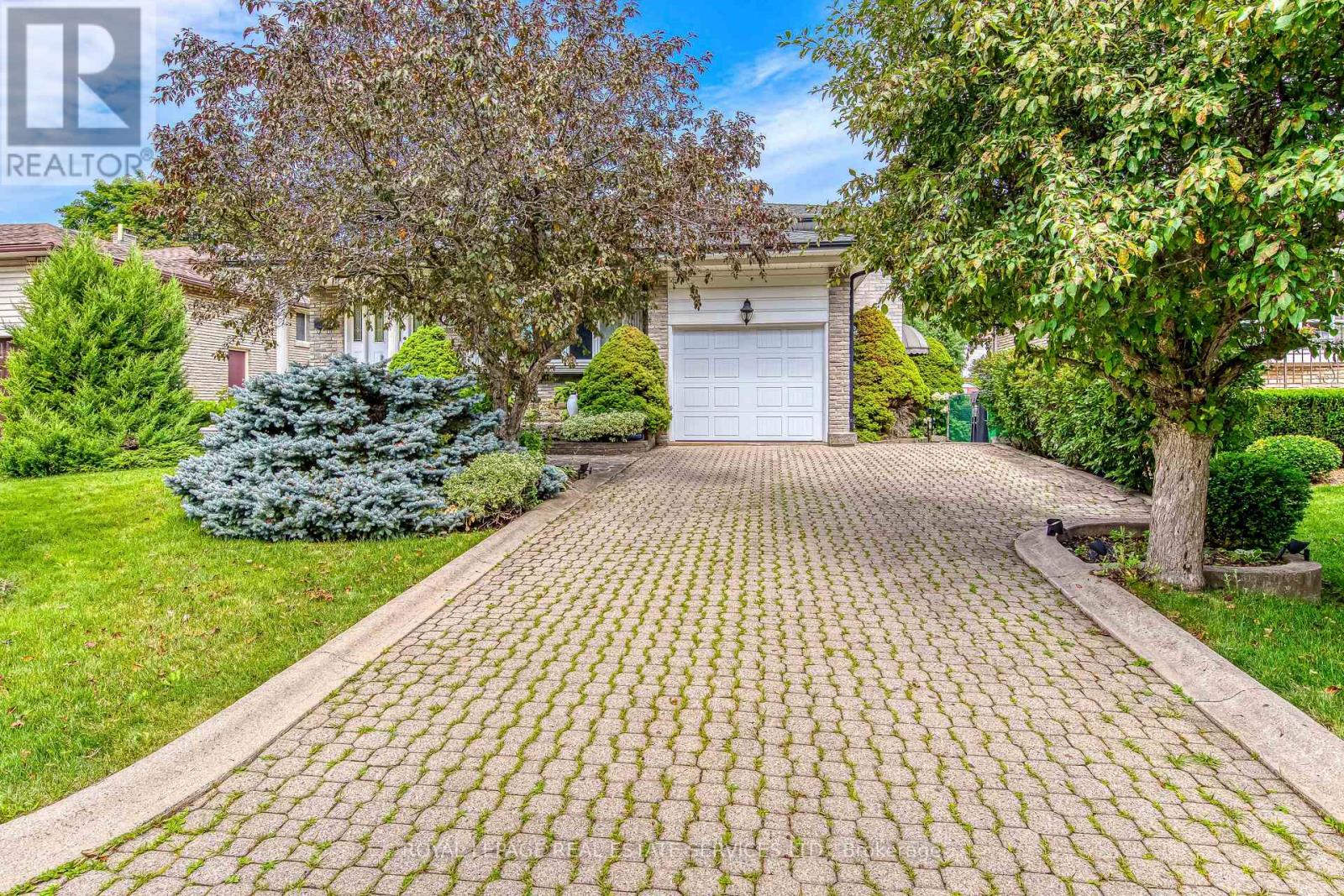 14 Governor Grove Crescent, Brampton, Ontario  L6Y 1A6 - Photo 2 - W13537652