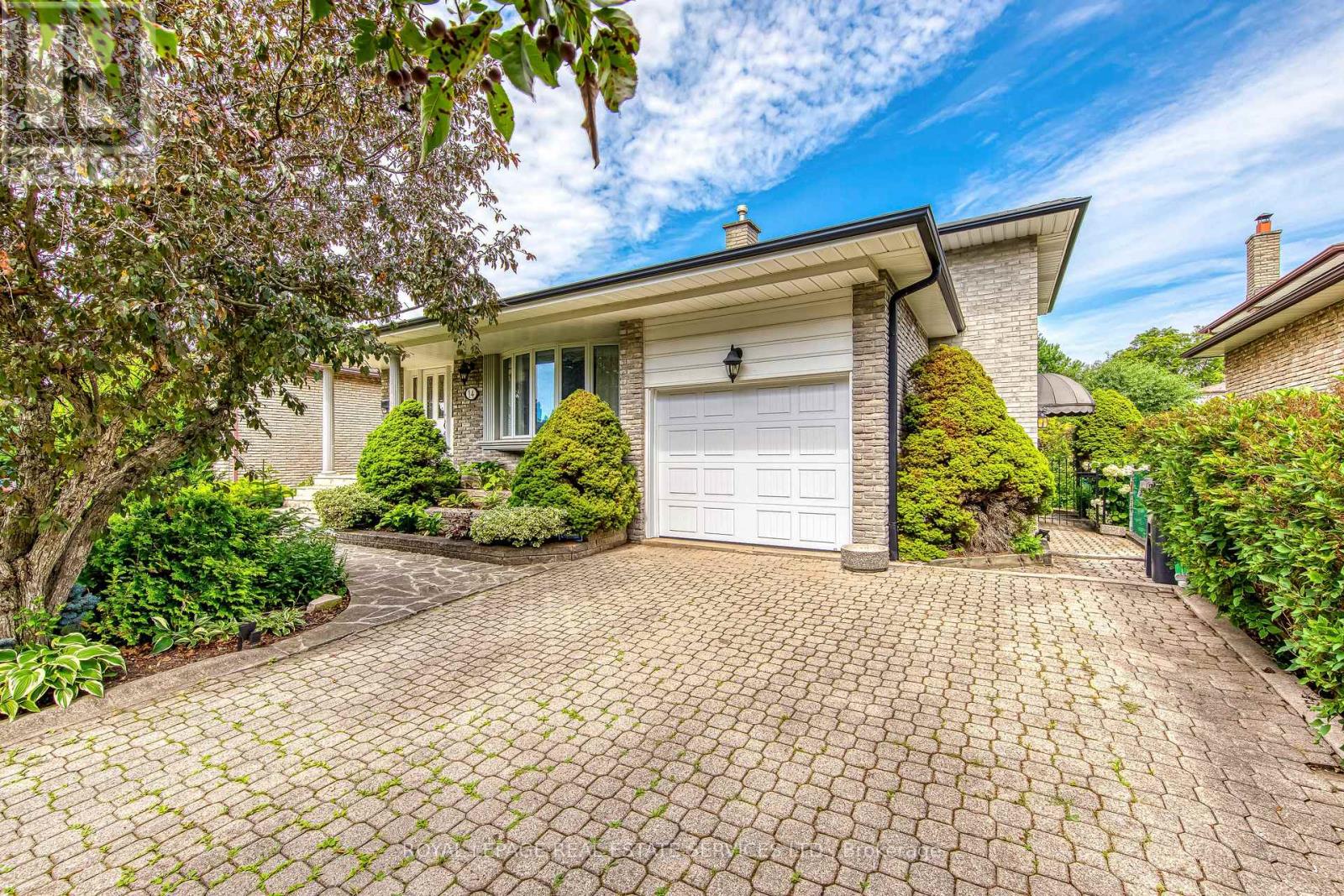 14 Governor Grove Crescent, Brampton, Ontario  L6Y 1A6 - Photo 3 - W13537652