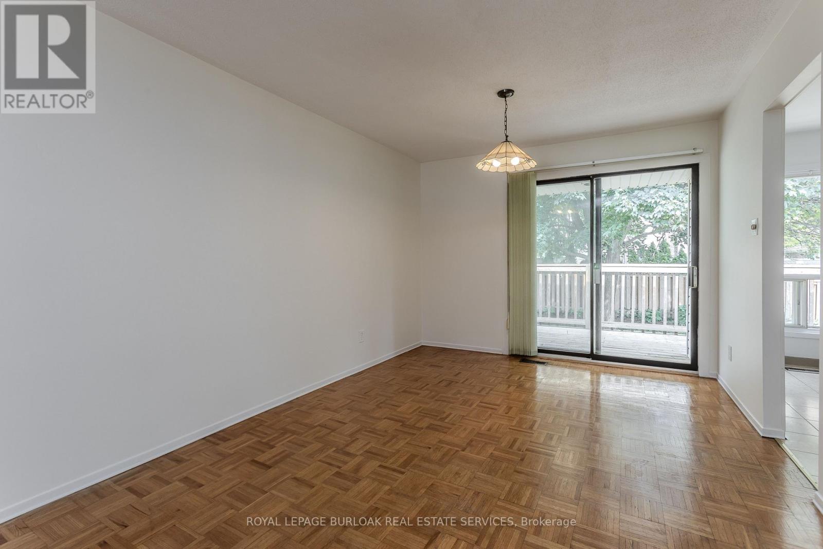 2915 Saint Malo Circle, Mississauga, Ontario  L5N 1S8 - Photo 10 - W13537680