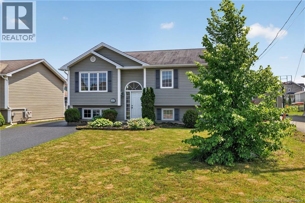 94 Falcon, Moncton, New Brunswick  E1G 0H7 - Photo 2 - NB143378