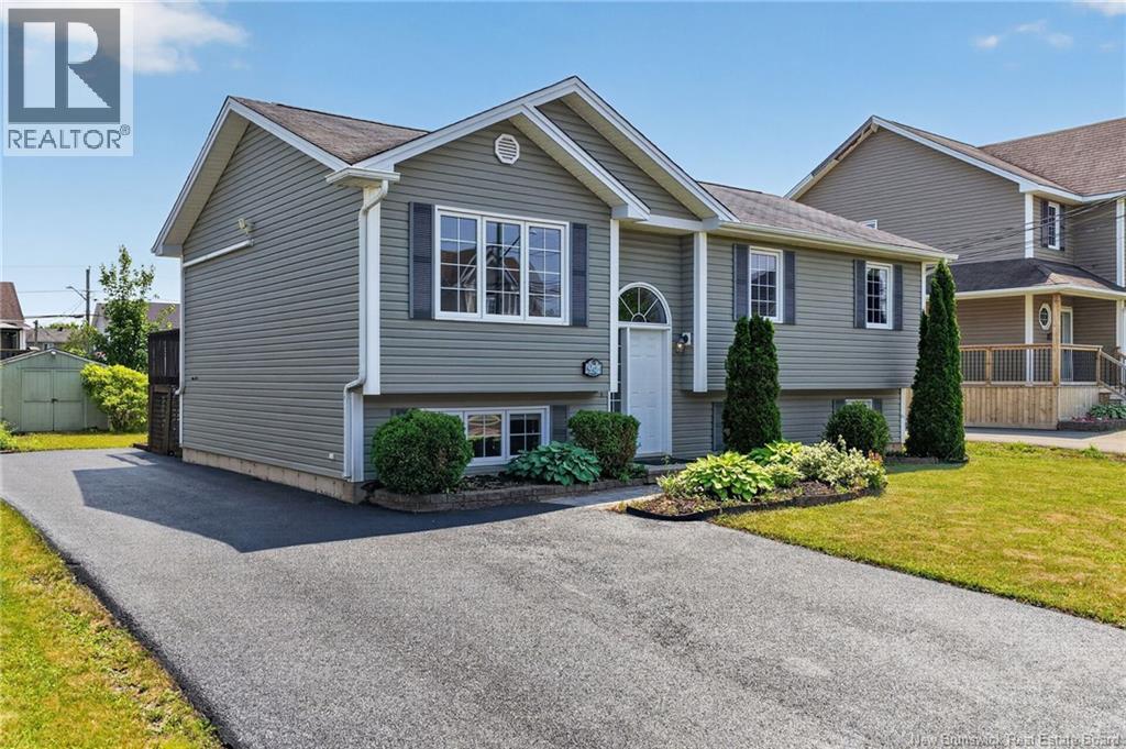 94 Falcon, Moncton, New Brunswick  E1G 0H7 - Photo 1 - NB143378