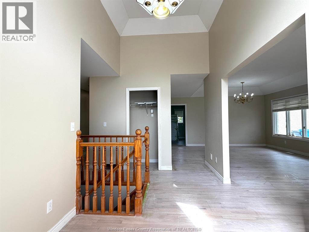 660 Caruso, Windsor, Ontario  N9G 2M6 - Photo 3 - 26016381