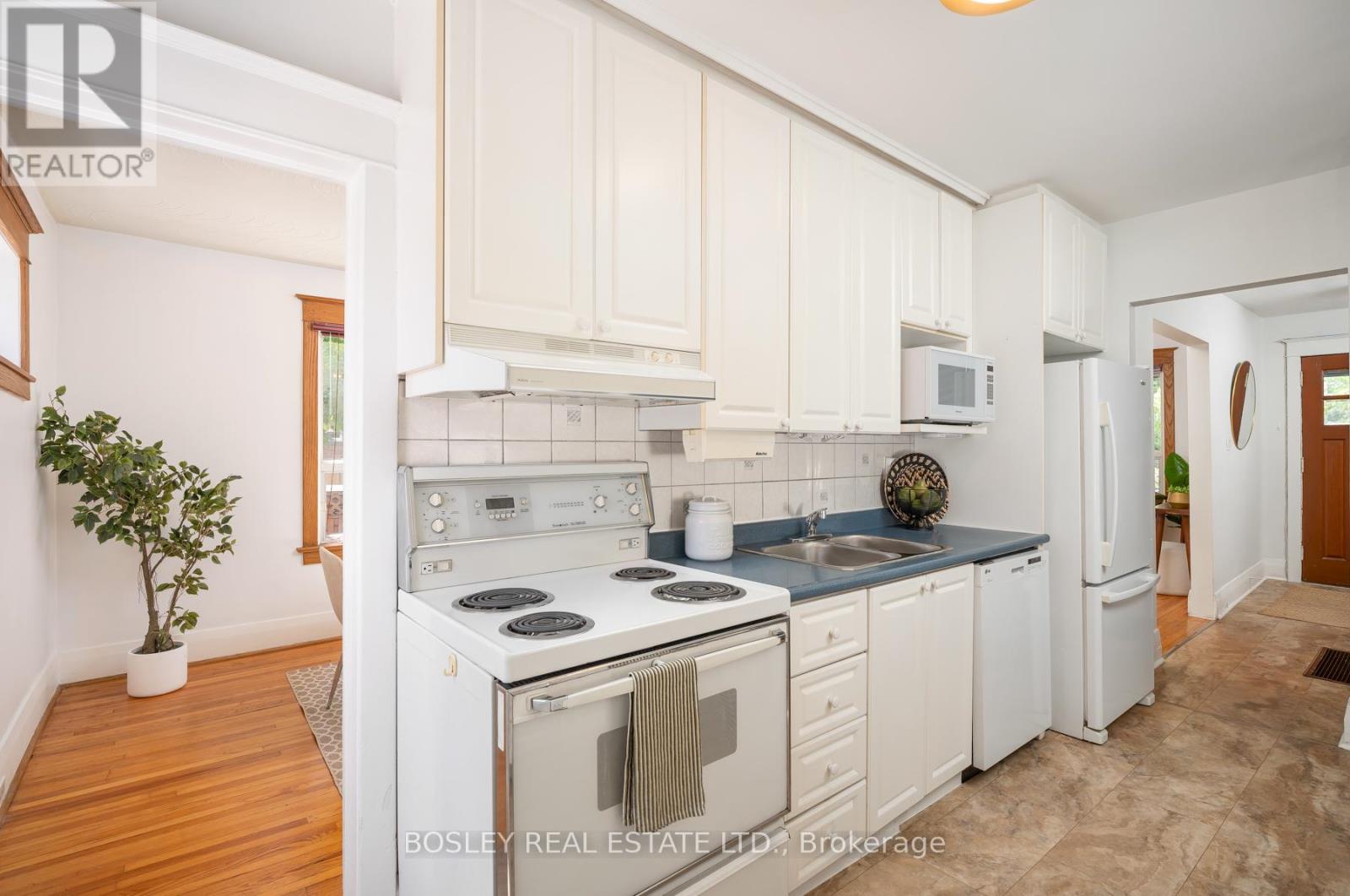 129 Linsmore Crescent, Toronto, Ontario M4J 4L1 - Photo 11 - E13533650