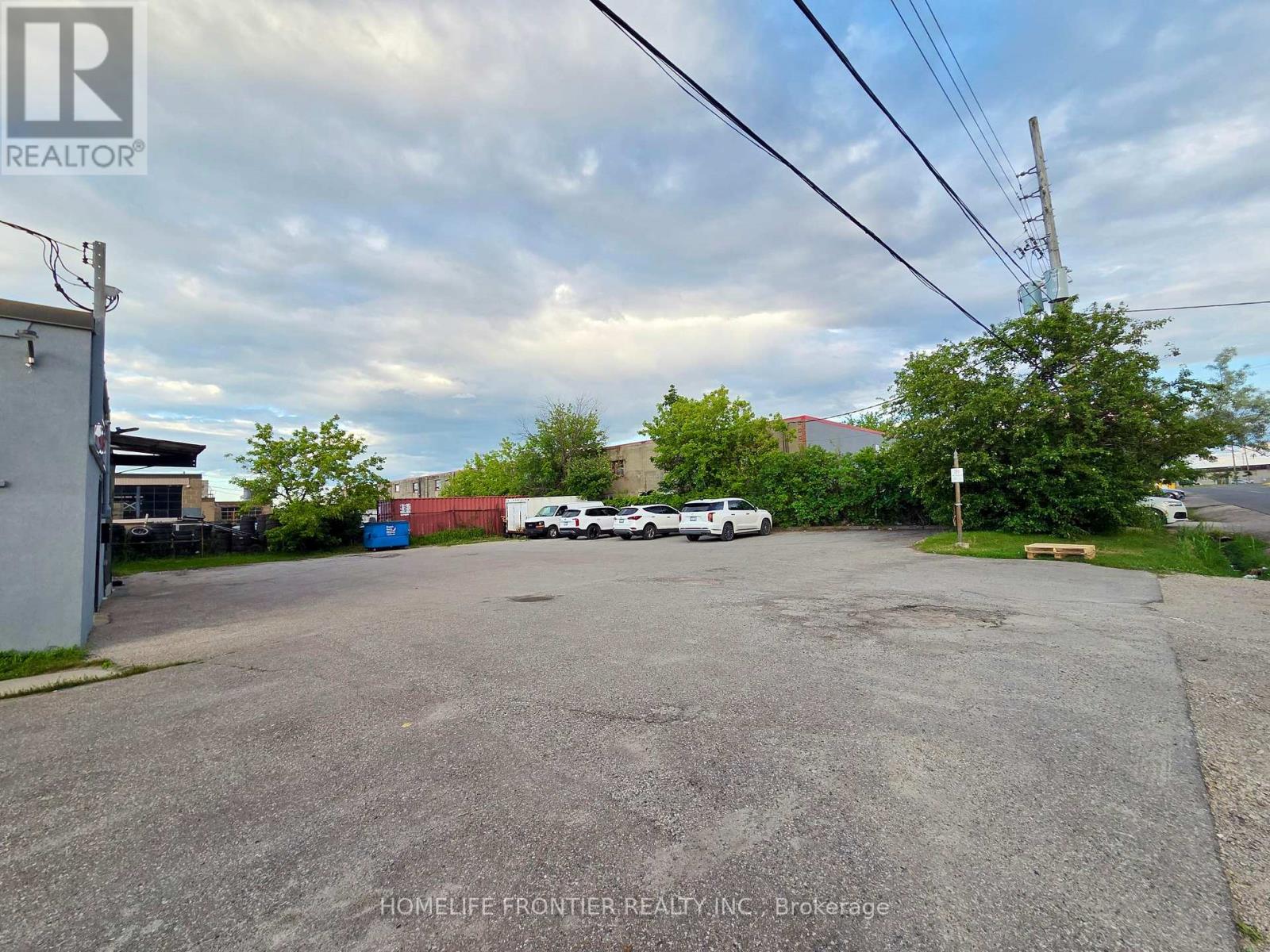 13 Racine Road, Toronto, Ontario M9W 2Z2 - Photo 3 - W12985914