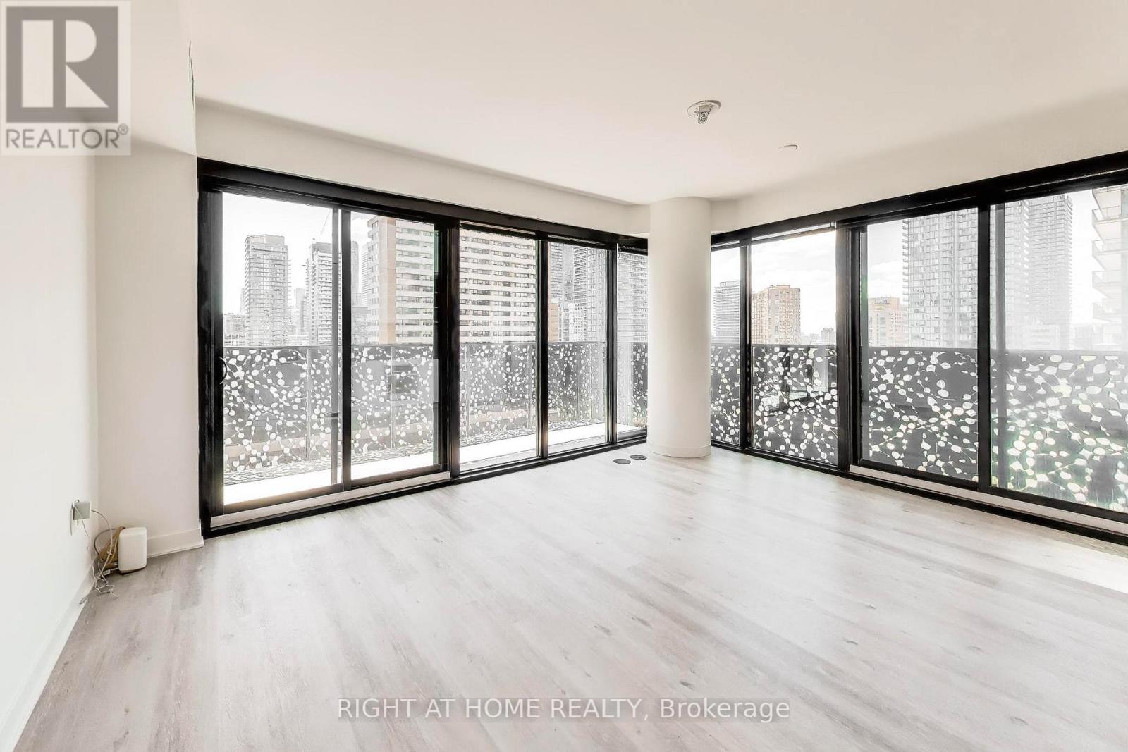 1406 - 55 Charles Street E, Toronto, Ontario M4Y 0J1 - Photo 2 - C13537876