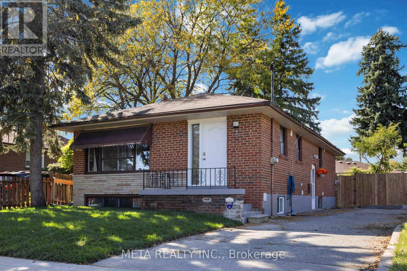 94 GREENOCK AVENUE, Toronto, Ontario