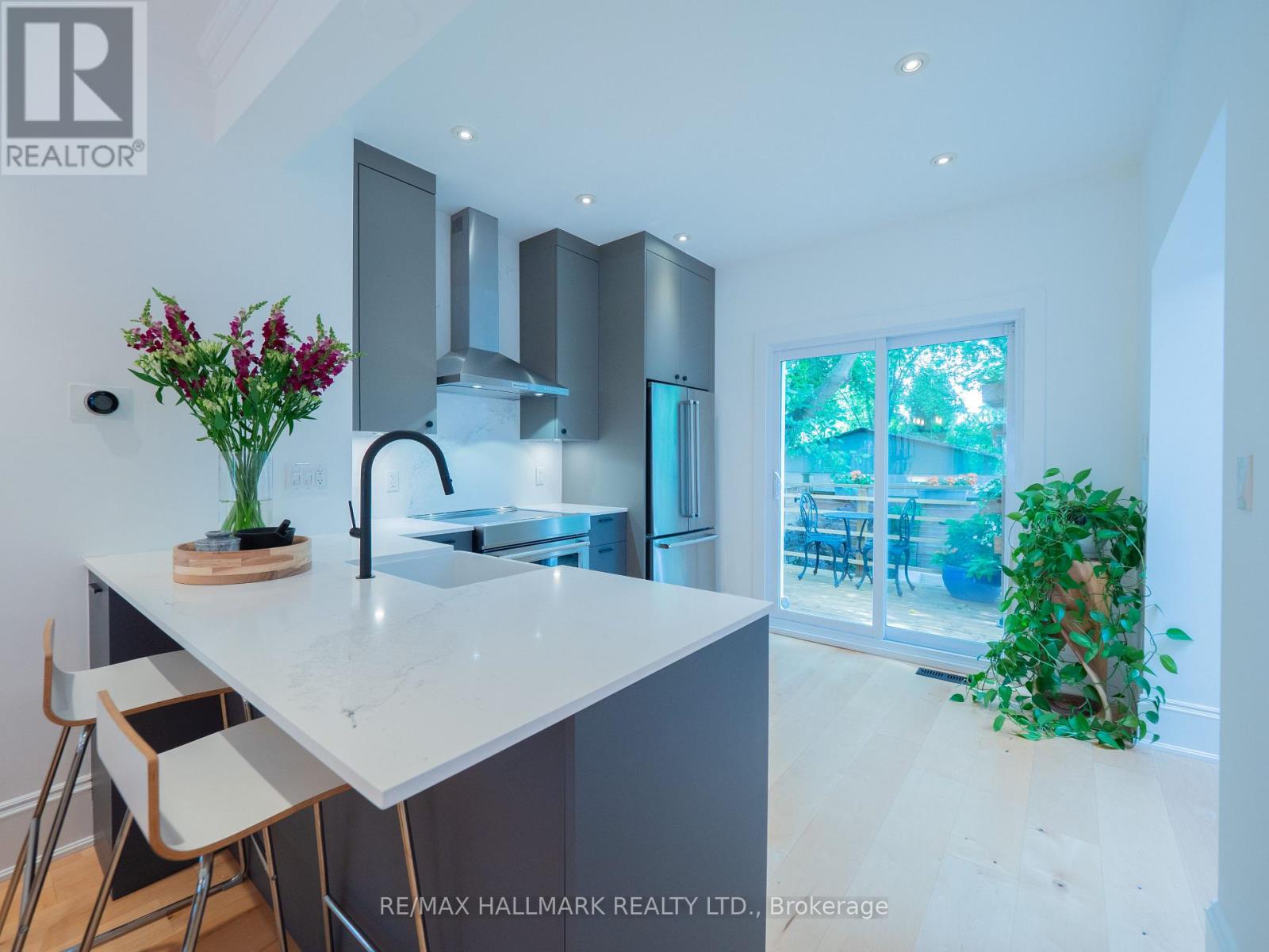 33 Frizzell Avenue, Toronto, Ontario  M4K 1H8 - Photo 12 - E13537812