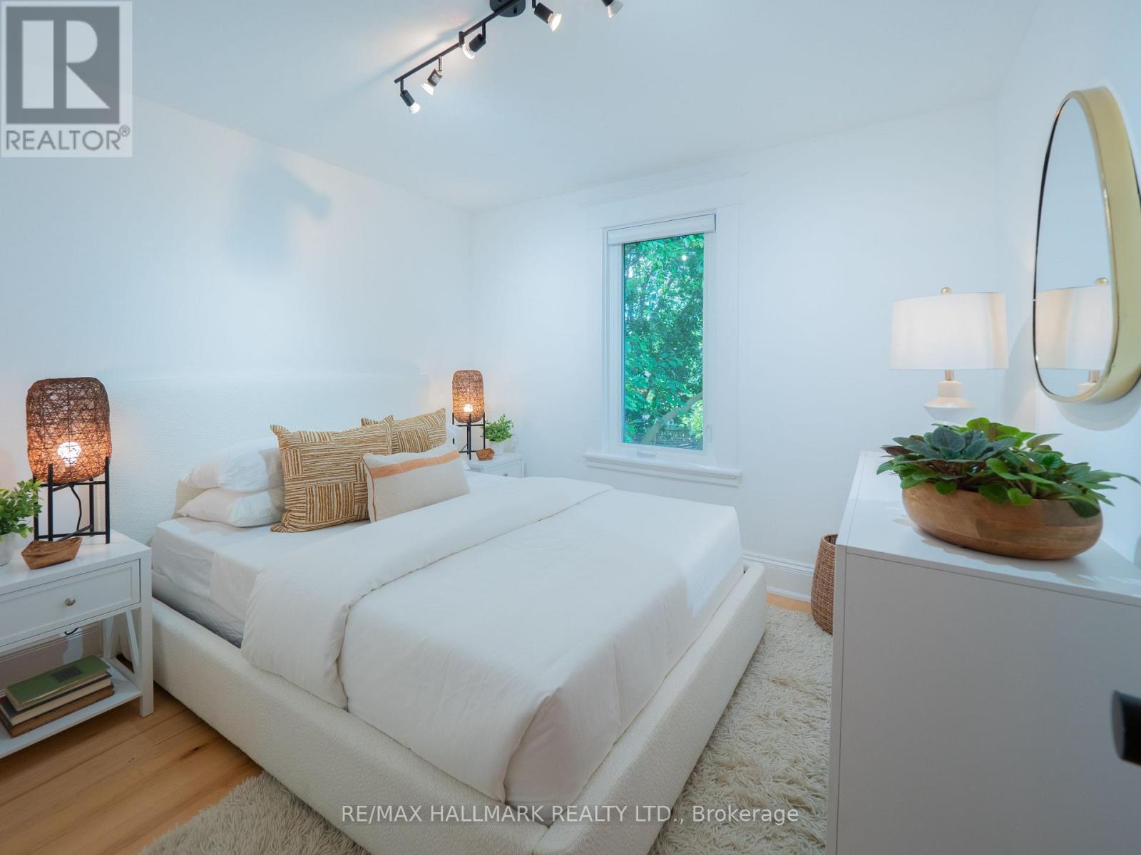33 Frizzell Avenue, Toronto, Ontario  M4K 1H8 - Photo 27 - E13537812