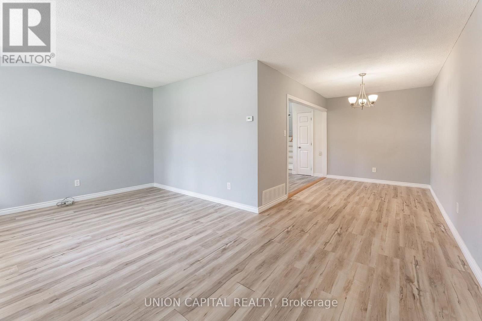 443 Brest Court, Oshawa, Ontario L1H 5X7 - Photo 4 - E13537860