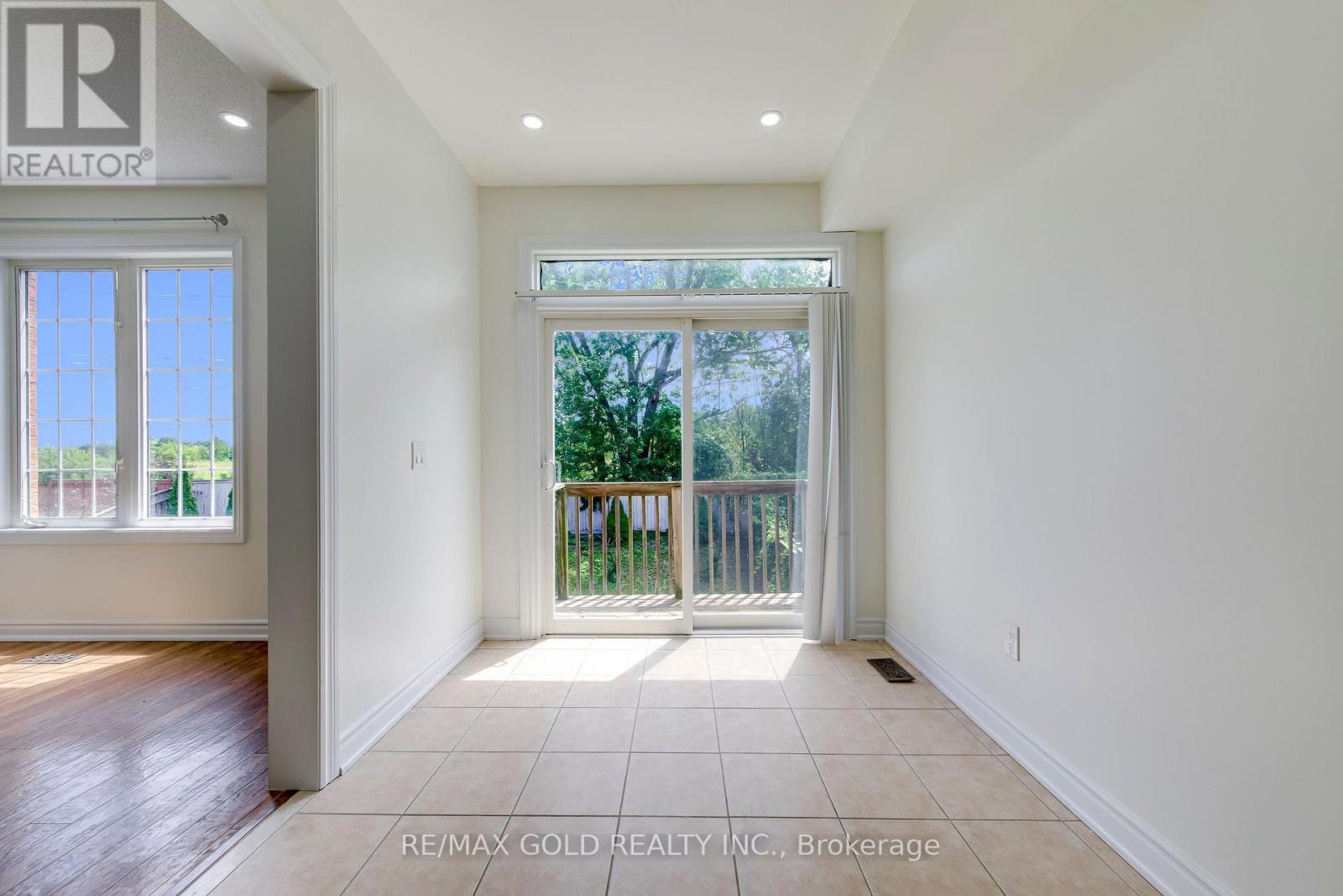 3332 Angel Pass Drive, Mississauga, Ontario  L5M 7K2 - Photo 7 - W13535642