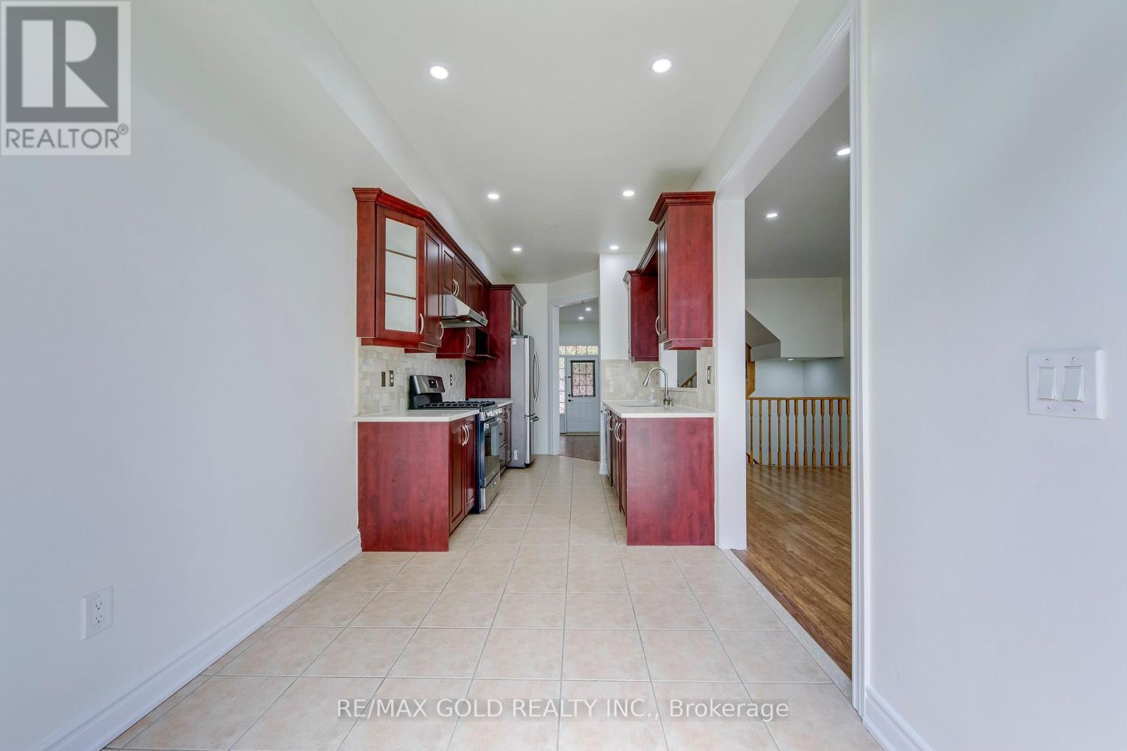 3332 Angel Pass Drive, Mississauga, Ontario  L5M 7K2 - Photo 8 - W13535642