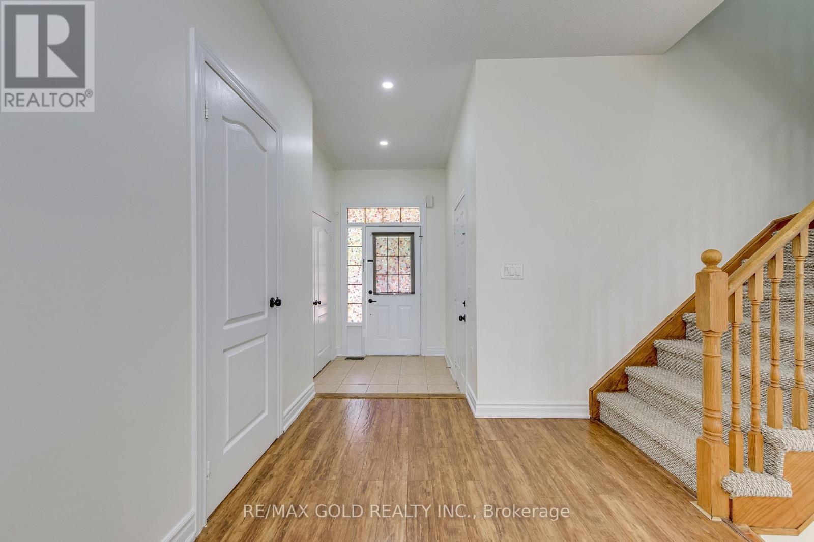 3332 Angel Pass Drive, Mississauga, Ontario  L5M 7K2 - Photo 4 - W13535642