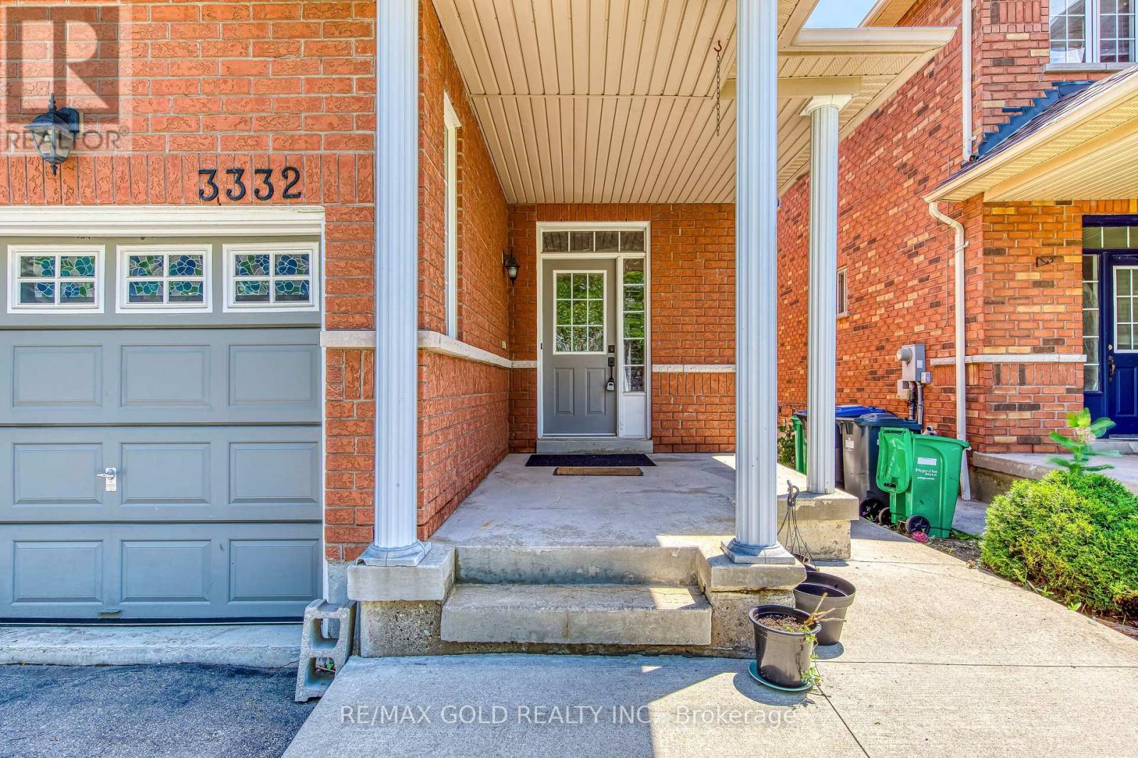 3332 Angel Pass Drive, Mississauga, Ontario  L5M 7K2 - Photo 2 - W13535642