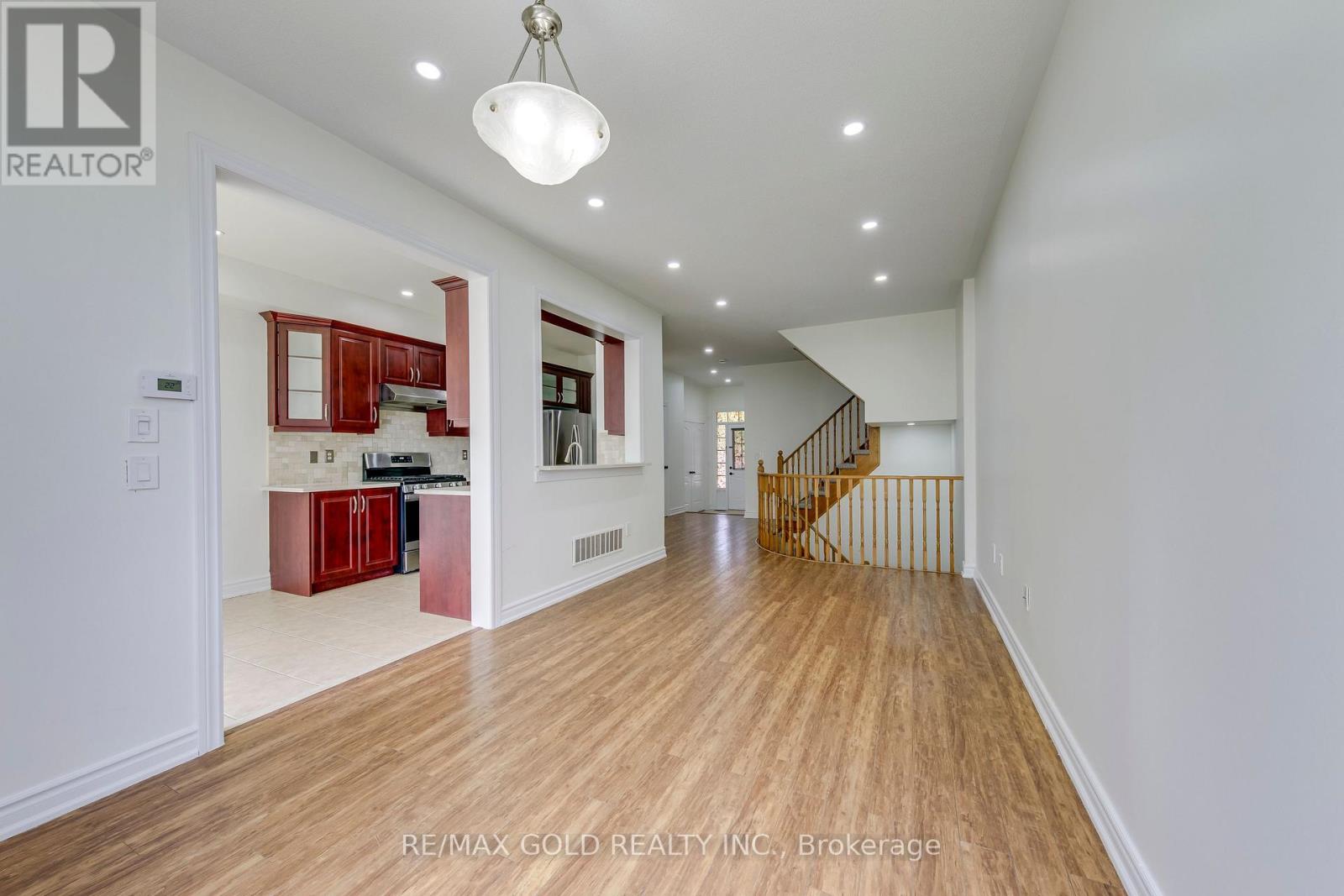 3332 Angel Pass Drive, Mississauga, Ontario  L5M 7K2 - Photo 5 - W13535642