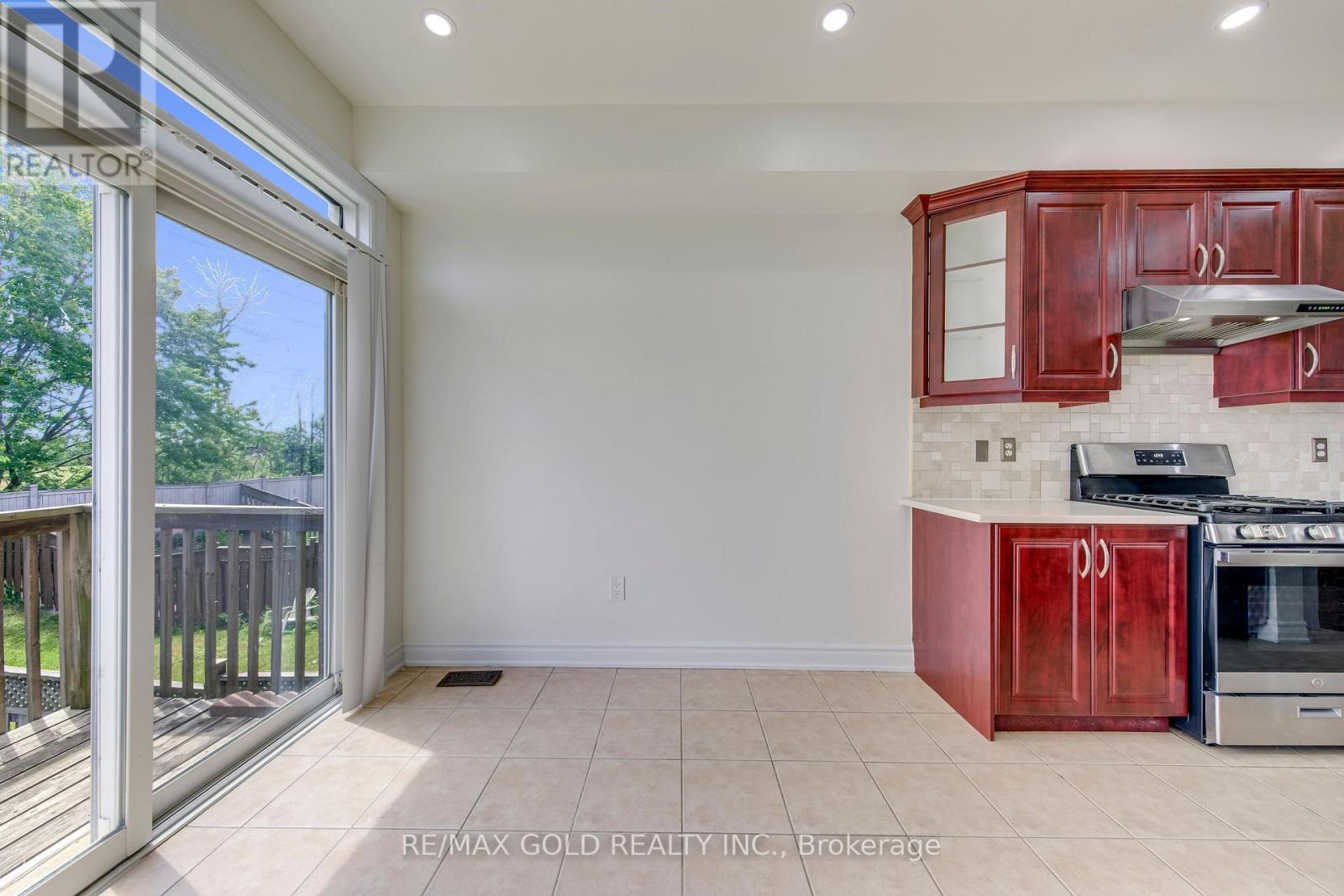 3332 Angel Pass Drive, Mississauga, Ontario  L5M 7K2 - Photo 6 - W13535642