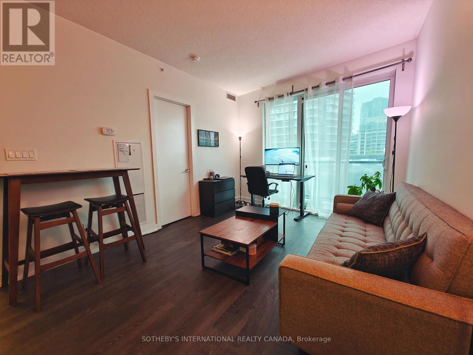 902 - 20 Bruyeres Mews, Toronto, Ontario  M5V 0G8 - Photo 4 - C13537220