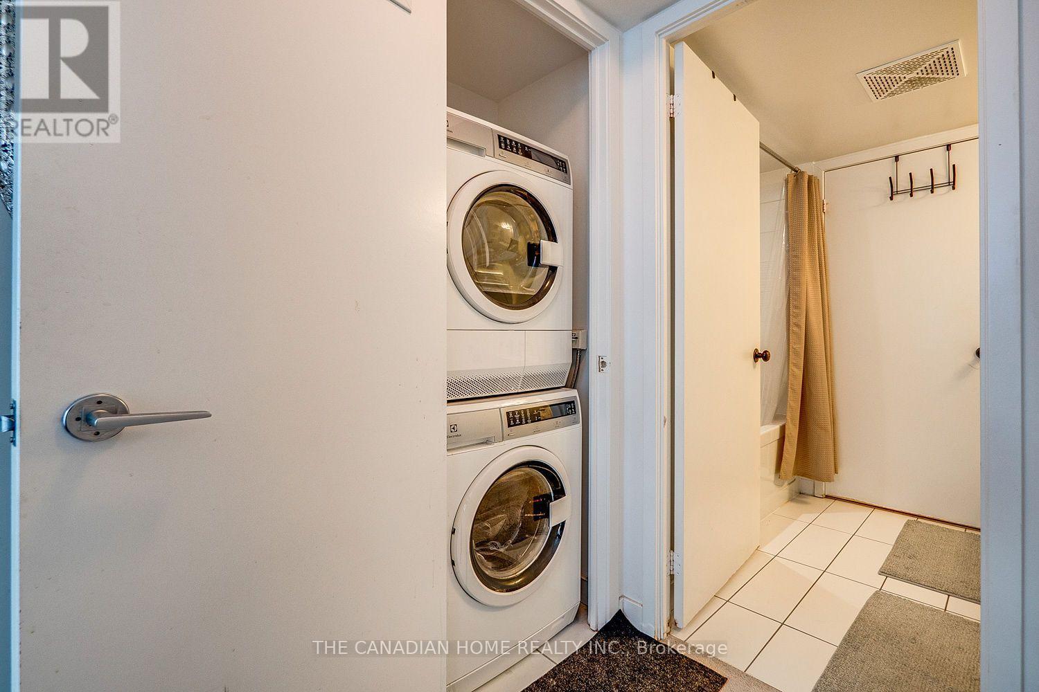 1605 - 21 Iceboat Terrace, Toronto, Ontario  M5V 4A9 - Photo 37 - C13537516