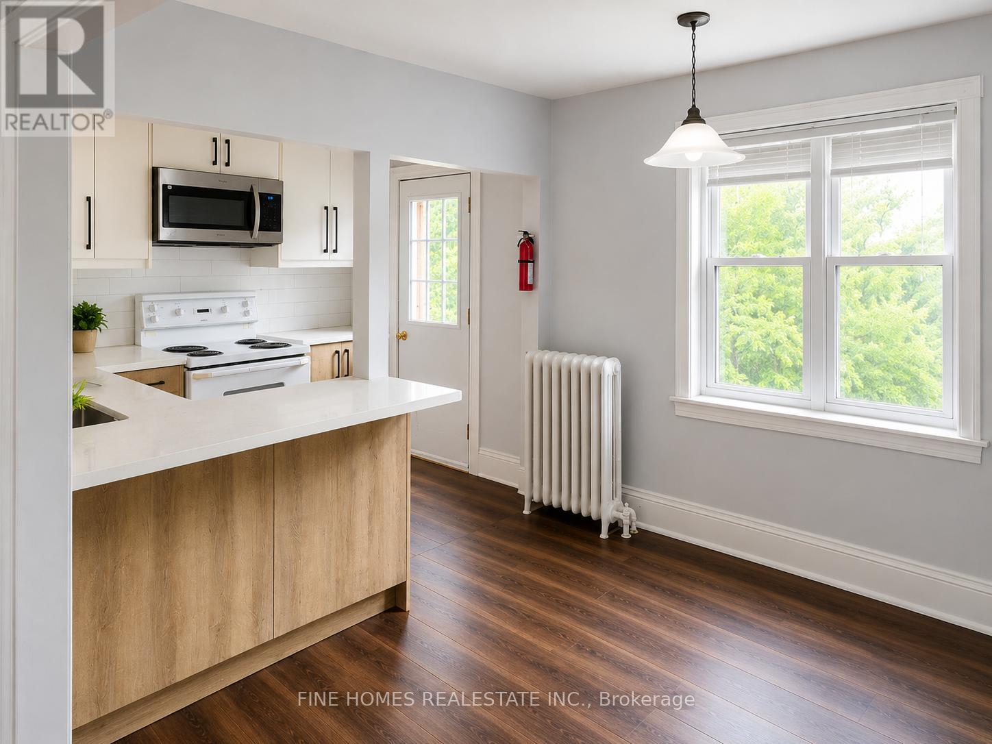 44 HILLSIDE AVENUE, Toronto, Ontario