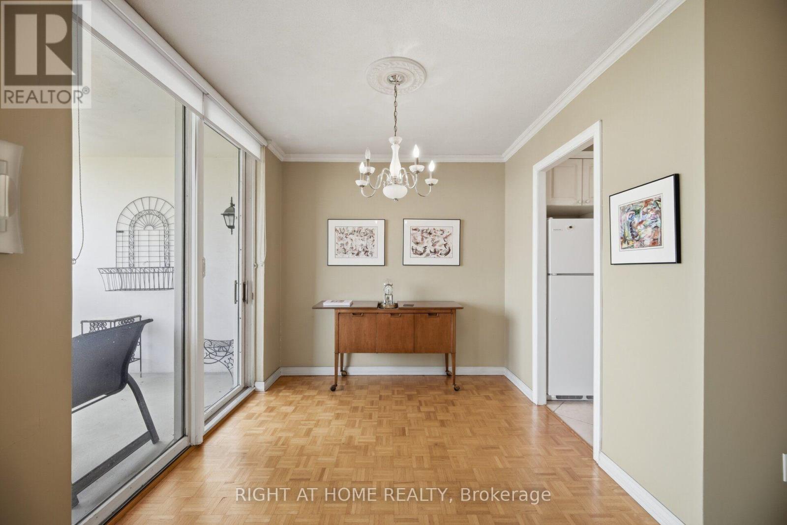 1104 - 40 Homewood Avenue, Toronto, Ontario  M4Y 2K2 - Photo 13 - C13537892