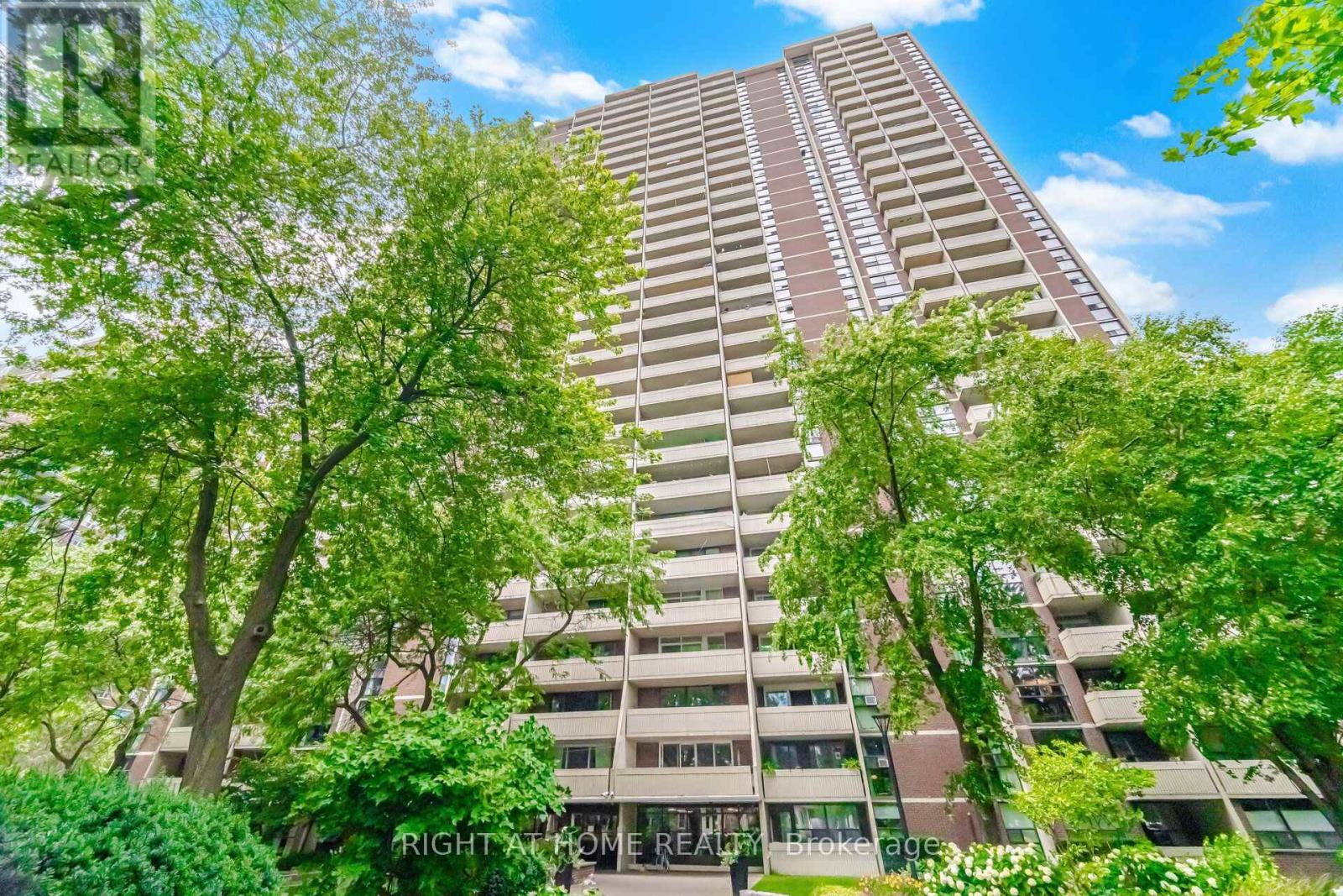 1104 - 40 Homewood Avenue, Toronto, Ontario  M4Y 2K2 - Photo 2 - C13537892