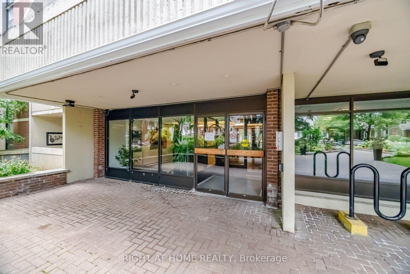 1104 - 40 Homewood Avenue, Toronto, Ontario  M4Y 2K2 - Photo 4 - C13537892