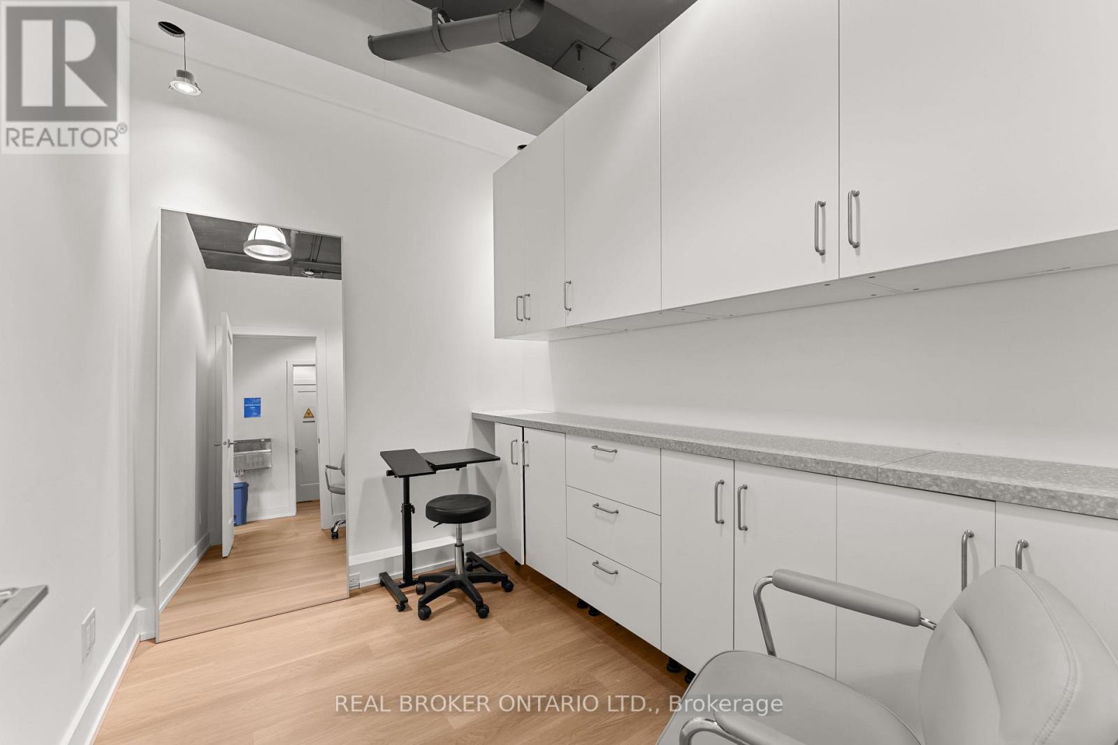 501 - 21 Camden Street, Toronto, Ontario M5V 1V2 - Photo 16 - C13538234