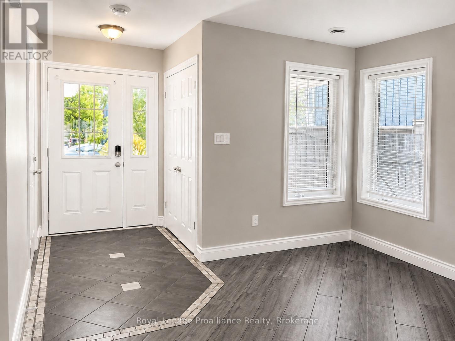54 South John Street, Belleville, Ontario  K8N 3E3 - Photo 3 - X13537906