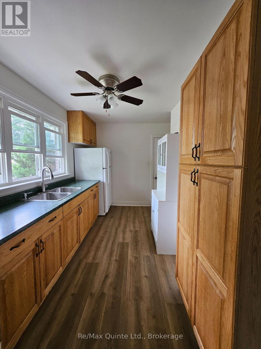 54 Greenlawn Avenue, Belleville, Ontario  K8N 4B5 - Photo 3 - X13538248