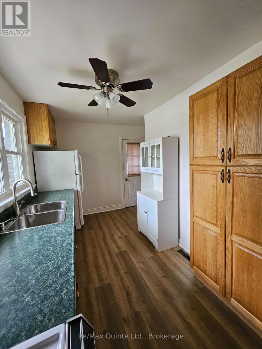 54 Greenlawn Avenue, Belleville, Ontario  K8N 4B5 - Photo 4 - X13538248