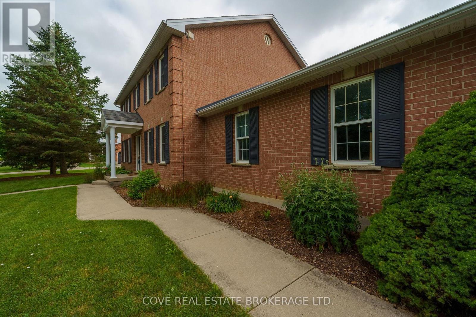 149 Salisbury Drive, Middlesex Centre, Ontario  N0M 1P0 - Photo 3 - X13538262