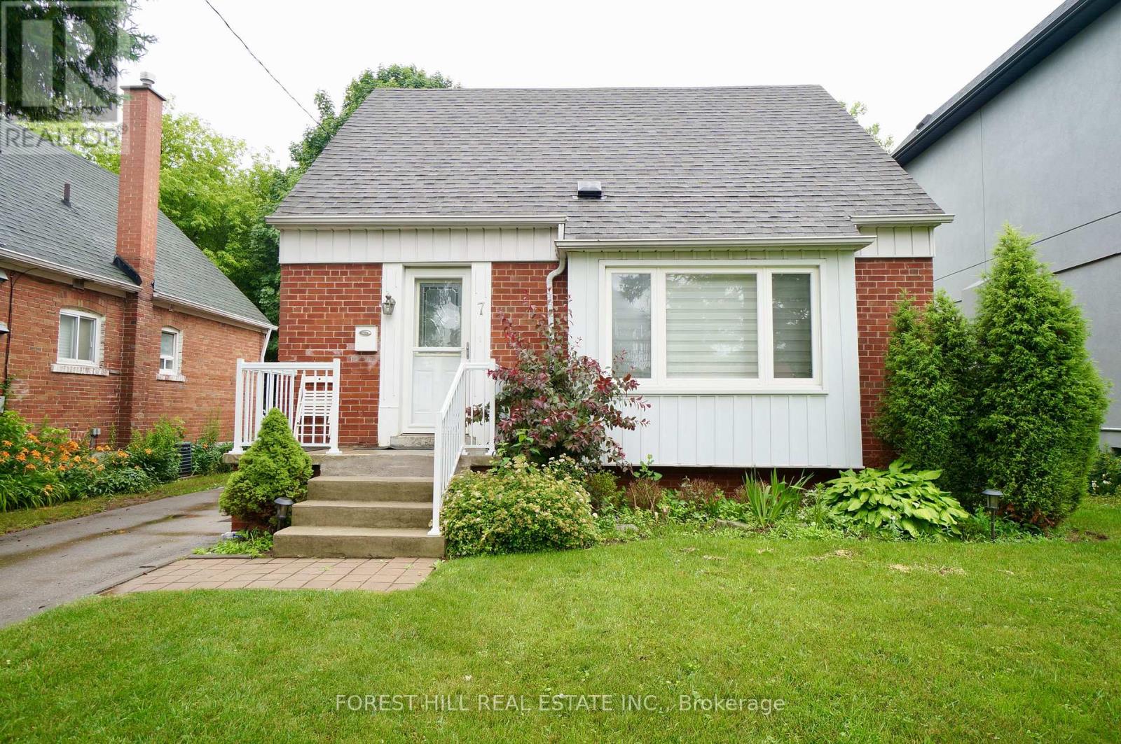 7 TWIN PAULS CRESCENT, Toronto, Ontario