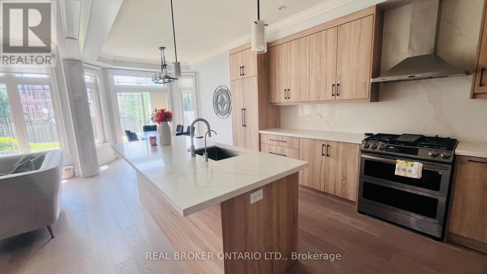 15 Birch Park Drive, Whitby, Ontario  L1R 3P2 - Photo 9 - E13538076
