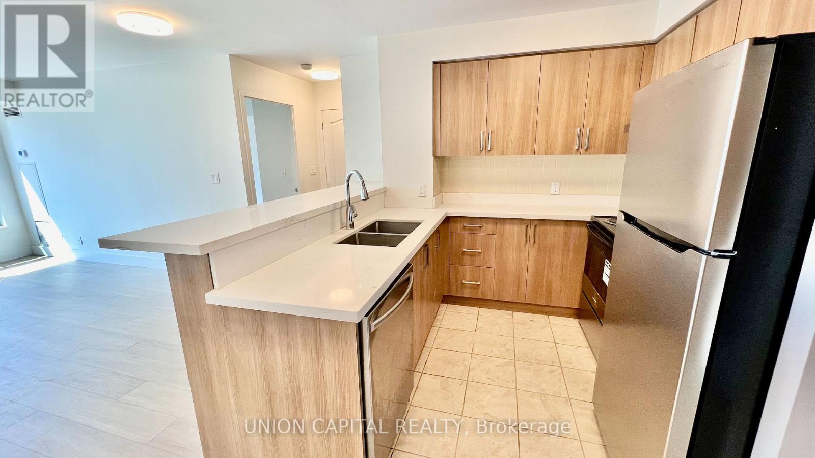 1907 - 38 Lee Centre Drive, Toronto, Ontario  M1H 3J7 - Photo 4 - E13538174