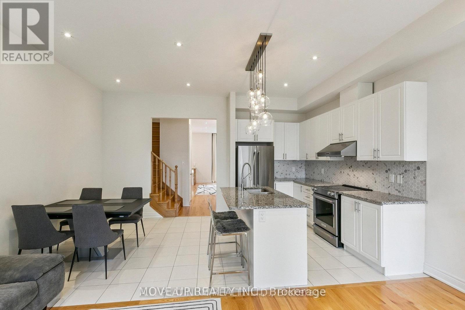 32 Kingsville Lane, Richmond Hill, Ontario L4C 7V6 - Photo 9 - N13538022