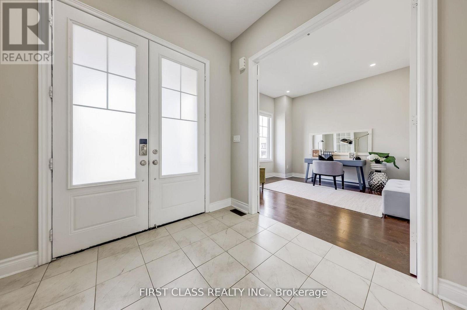 60 Match Point Court, Aurora, Ontario  L4G 3J1 - Photo 6 - N13538062