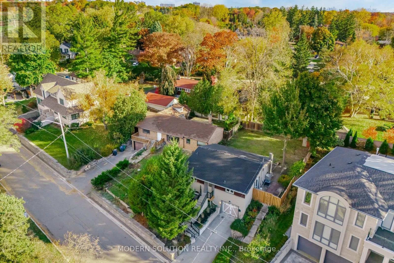 2557 MINDEMOYA ROAD, Mississauga, Ontario