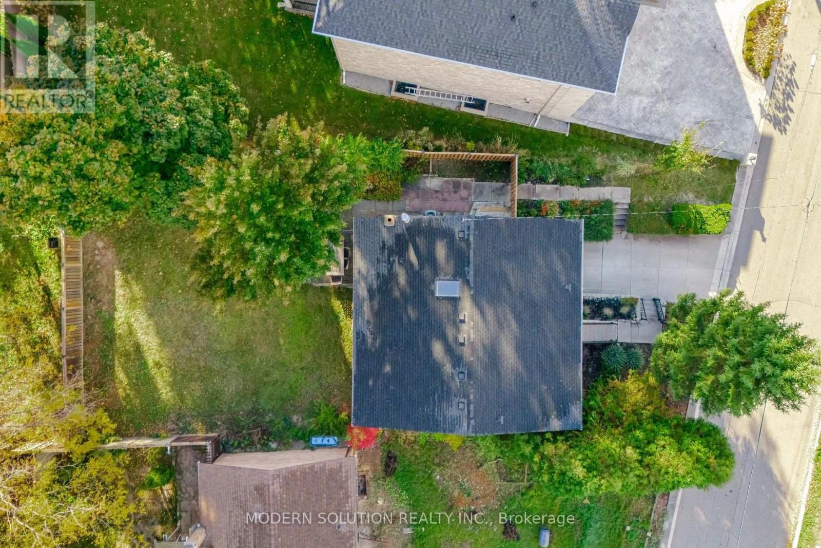 2557 Mindemoya Road, Mississauga, Ontario  L5C 2R1 - Photo 2 - W13538074