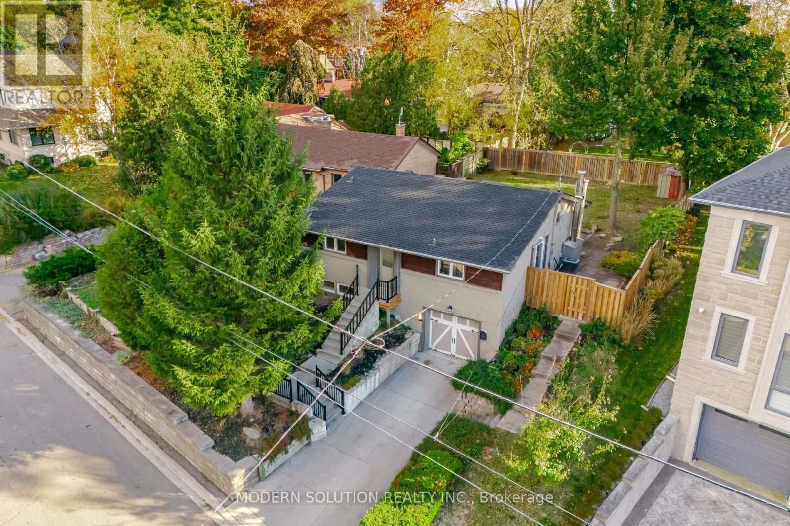 2557 Mindemoya Road, Mississauga, Ontario  L5C 2R1 - Photo 4 - W13538074