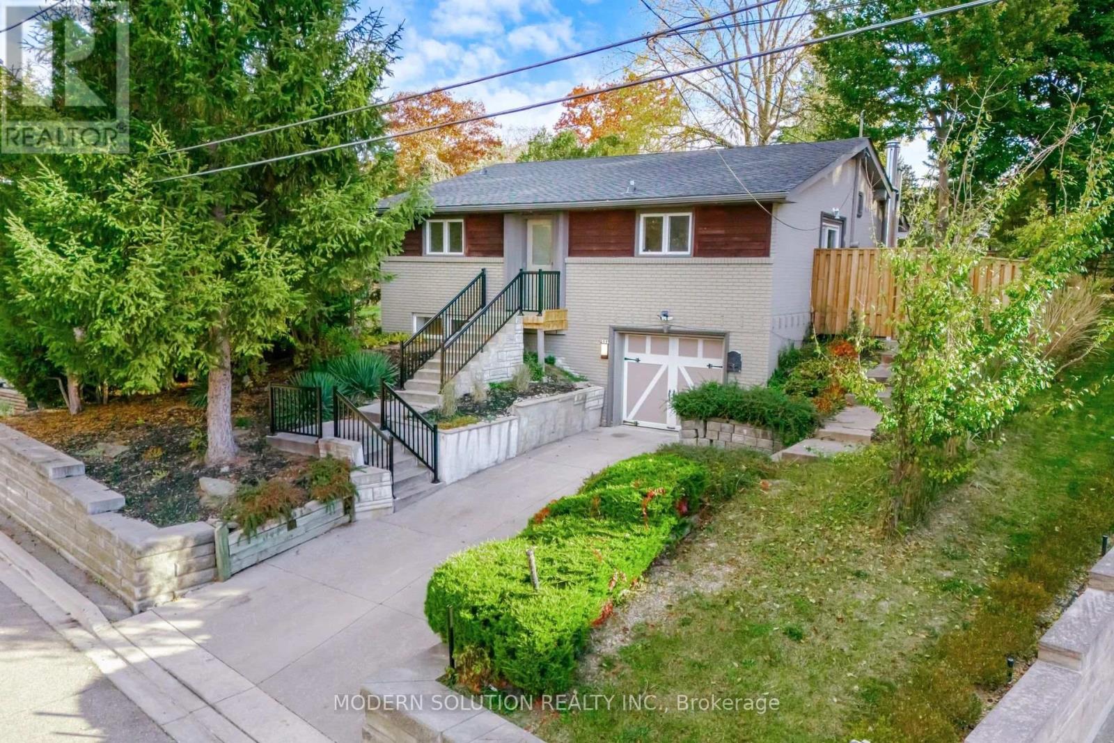 2557 Mindemoya Road, Mississauga, Ontario  L5C 2R1 - Photo 6 - W13538074